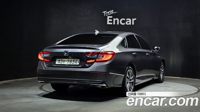 Honda Accord 10-го поколения 2.0 Hybrid Touring - фото 1
