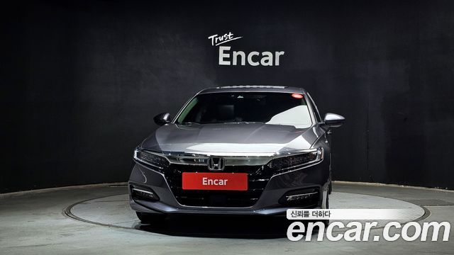 Honda Accord 10-го поколения 2.0 Hybrid Touring - фото 2