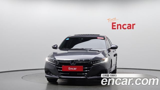 Honda Accord 10-го поколения 2.0 Hybrid Touring - фото 1