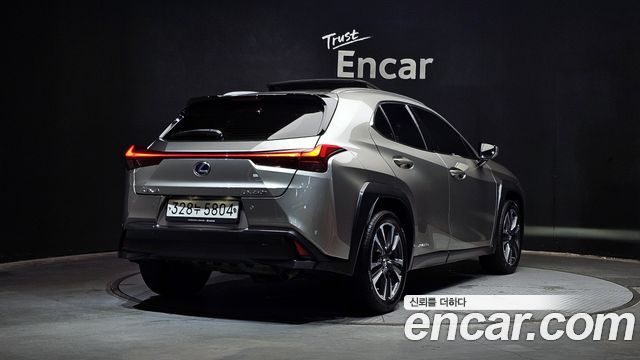 Lexus UX 2.0 AWD - фото 1