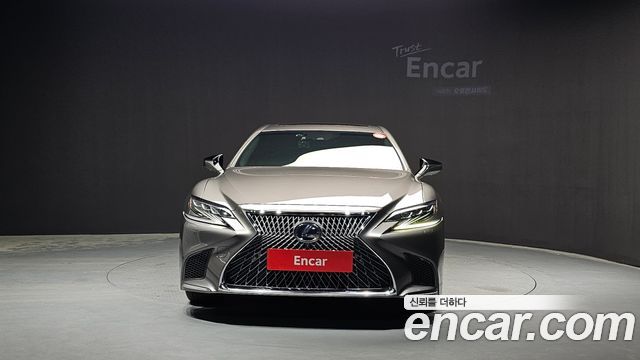 Lexus LS 5-го поколения 3.5 Platinum AWD - фото 2