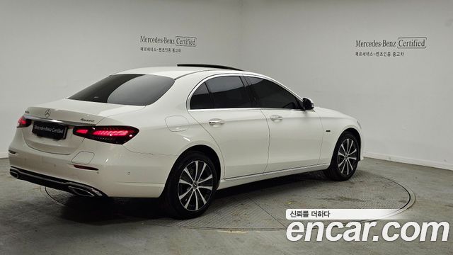 Mercedes-Benz E-Class W213 E300e Exclusive - фото 1