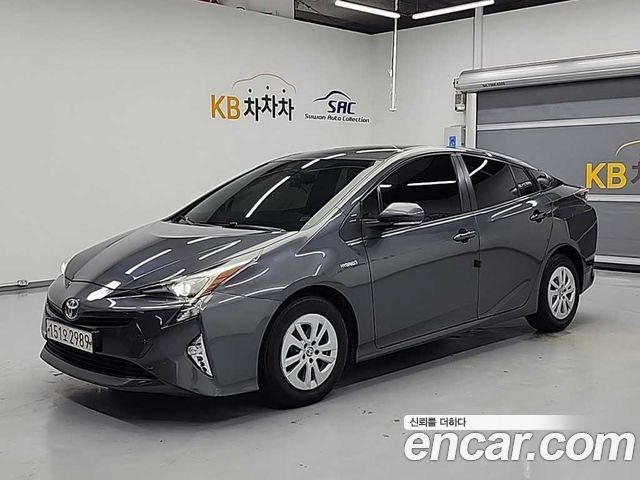 Toyota Prius 4-го поколения 1.8 E - фото 0