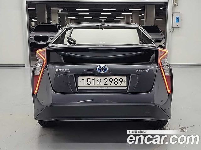 Toyota Prius 4-го поколения 1.8 E - фото 2
