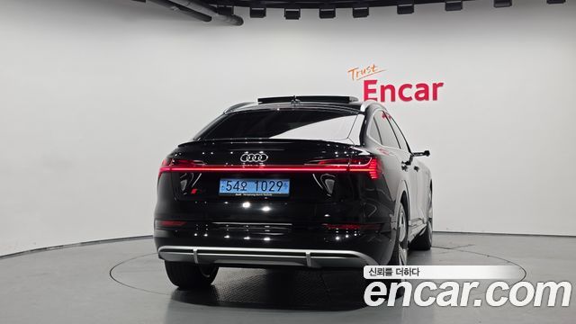 Audi e-tron 55 Quattro Sportback - фото 3