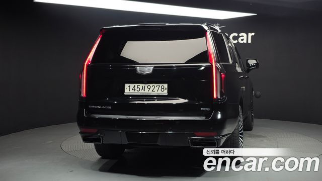 Cadillac Escalade 5-го поколения 6.2 Sports Platinum - фото 3
