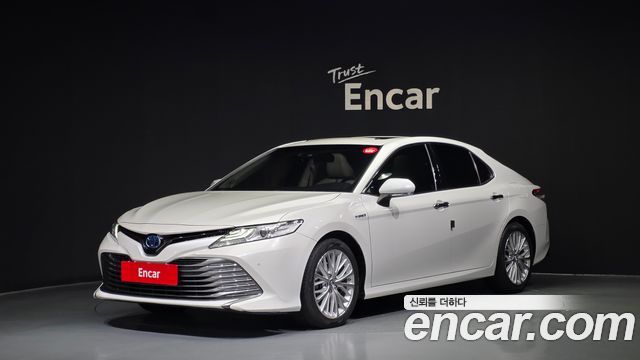 Toyota Camry XV70 2.5 XLE Hybrid - фото 0