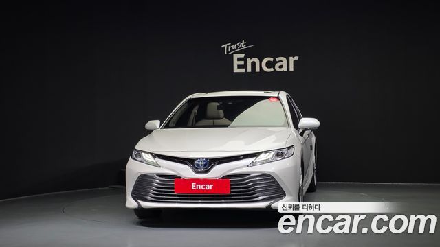 Toyota Camry XV70 2.5 XLE Hybrid - фото 2