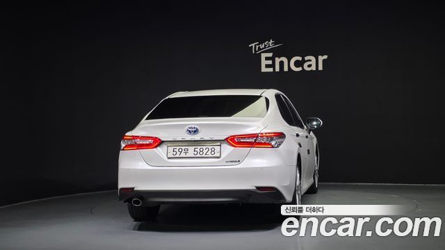 Toyota Camry XV70 2.5 XLE Hybrid - фото 3