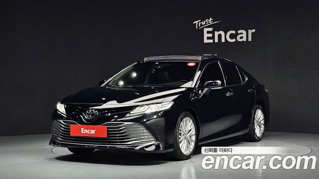 Toyota Camry XV70 2.5 - фото 0