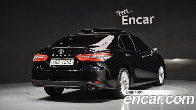 Toyota Camry XV70 2.5 - фото 1