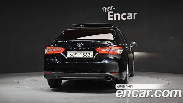 Toyota Camry XV70 2.5 - фото 3
