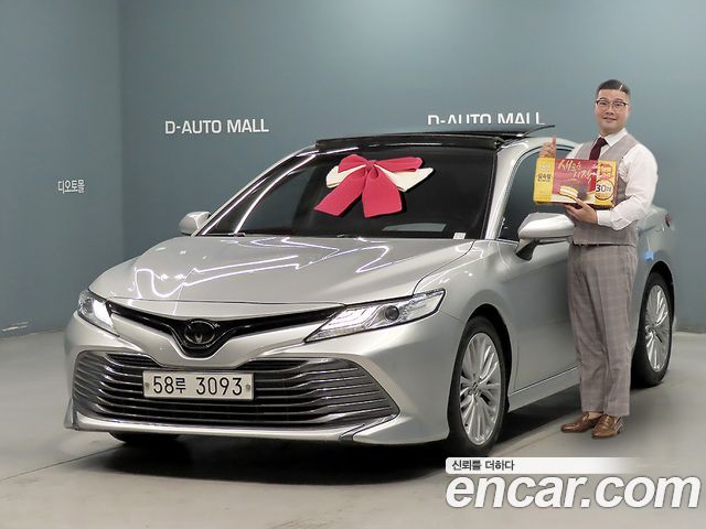 Toyota Camry XV70 2.5 - фото 0