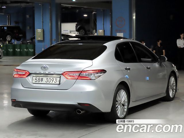 Toyota Camry XV70 2.5 - фото 1