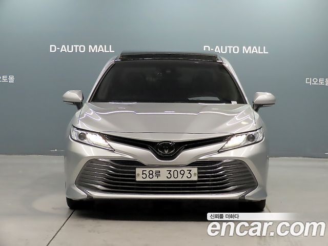 Toyota Camry XV70 2.5 - фото 2
