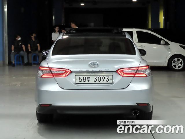 Toyota Camry XV70 2.5 - фото 3