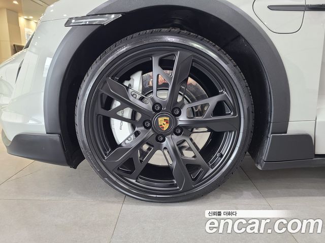 Porsche Taycan Turbo Cross Turismo - фото 4