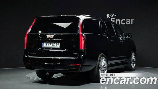 Cadillac Escalade 5-го поколения 6.2 ESV ESV Sports Platinum - фото 1