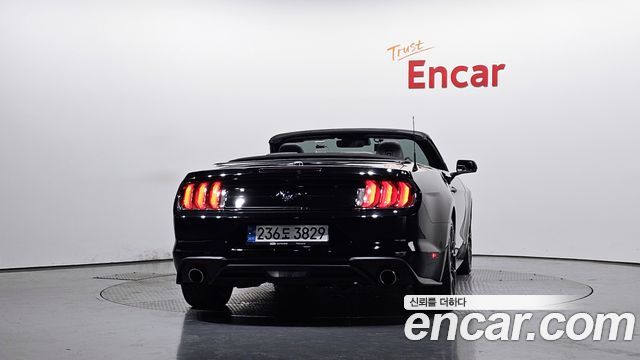 Ford Mustang Convertible - фото 2