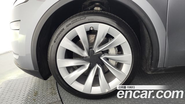Tesla Model Y Long Range Launch Edition AWD - фото 4