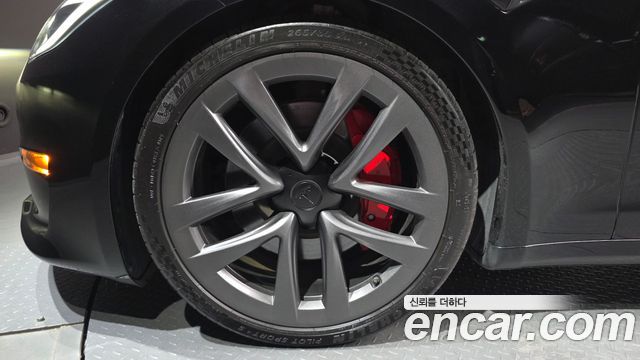 Tesla Model S Plaid - фото 4