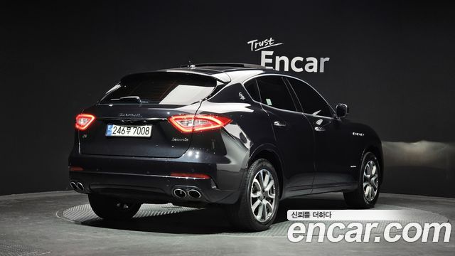 Maserati Levante 3.0 Diesel AWD GranLusso - фото 1