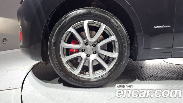 Maserati Levante 3.0 Diesel AWD GranLusso - фото 4