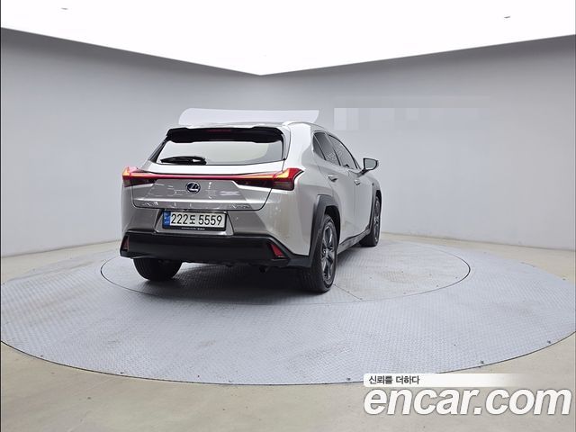 Lexus UX 2.0 2WD - фото 1