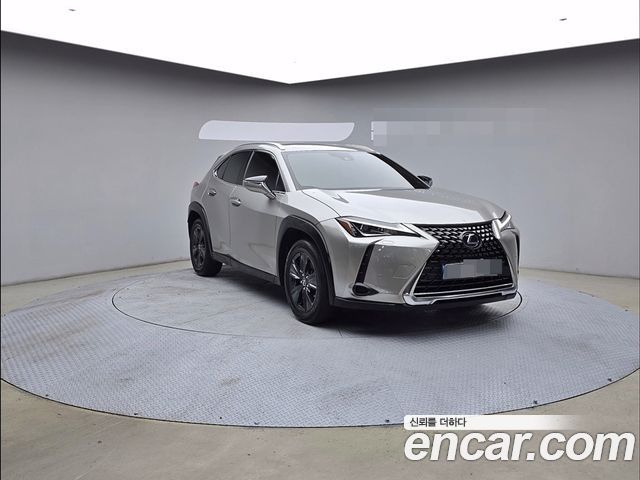 Lexus UX 2.0 2WD - фото 2