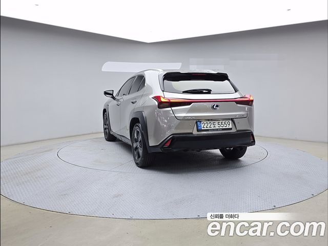 Lexus UX 2.0 2WD - фото 3
