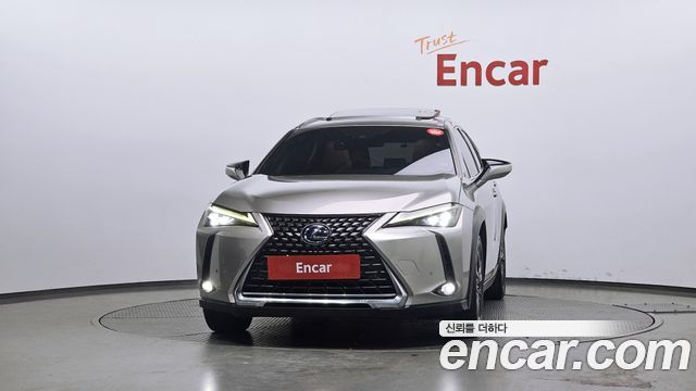 Lexus UX 2.0 AWD - фото 2