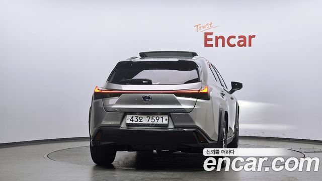 Lexus UX 2.0 AWD - фото 3