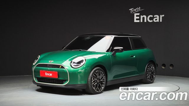 Mini Cooper 4-го поколения SE Favoured - фото 0