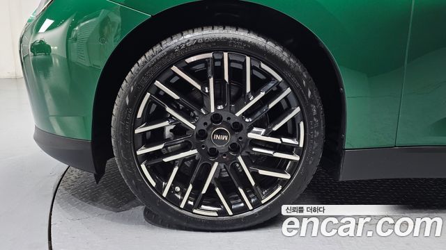 Mini Cooper 4-го поколения SE Favoured - фото 4