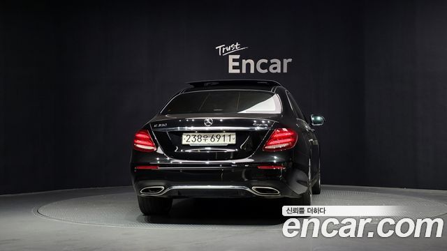 Mercedes-Benz E-Class W213 E350 4MATIC AMG Line - фото 3