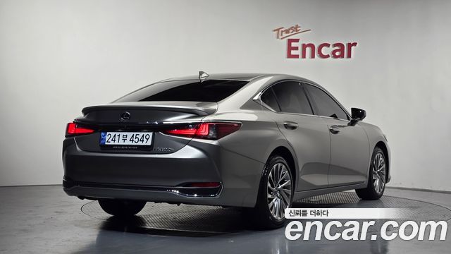 Lexus ES 7-го поколения Executive - фото 1