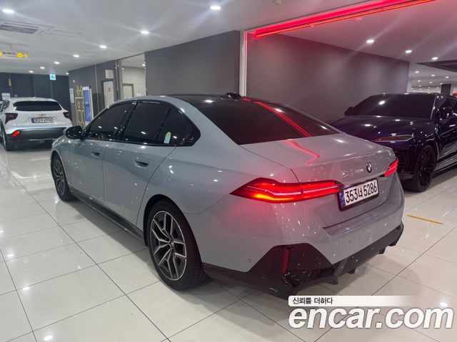 BMW 5-Series G60 520i M Sport - фото 1