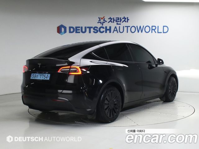 Tesla Model Y RWD - фото 1