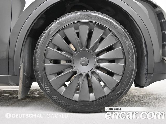 Tesla Model Y RWD - фото 4