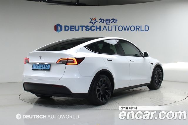 Tesla Model Y RWD - фото 1