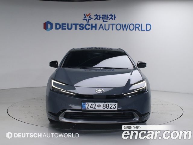 Toyota Prius 5-го поколения 2.0 XLE - фото 0