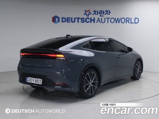 Toyota Prius 5-го поколения 2.0 XLE - фото 2