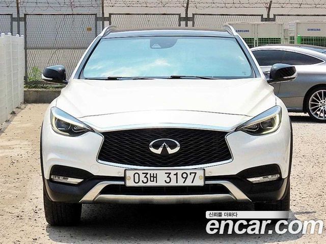 Infiniti QX30 2.0 Essential AWD - фото 0