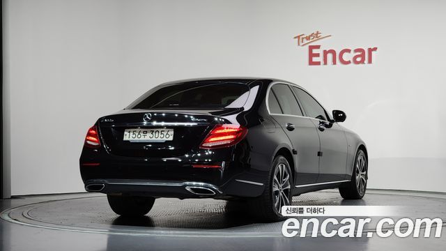 Mercedes-Benz E-Class W213 E300e 4MATIC Exclusive - фото 1