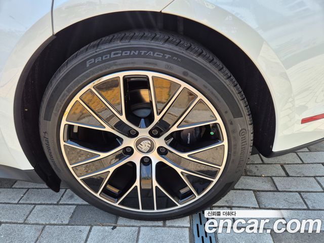 Porsche Taycan Base - фото 4