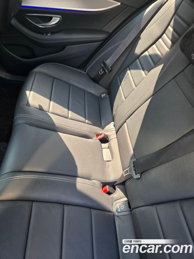 Mercedes-Benz E-Class W213 E300 4MATIC AMG Line - фото 2
