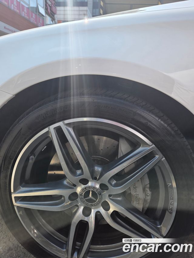 Mercedes-Benz E-Class W213 E300 4MATIC AMG Line - фото 3