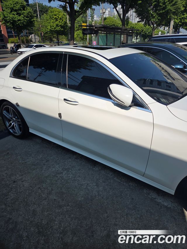 Mercedes-Benz E-Class W213 E300 4MATIC AMG Line - фото 4