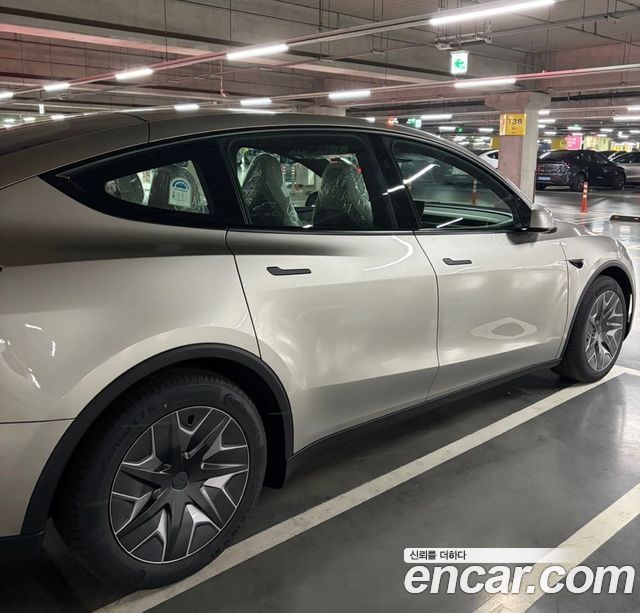 Tesla Model Y L Long Range AWD - фото 2