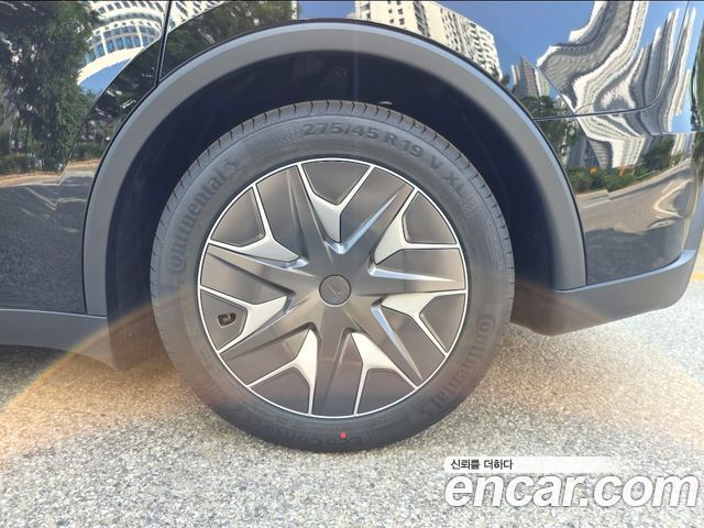 Tesla Model Y L Long Range AWD - фото 4